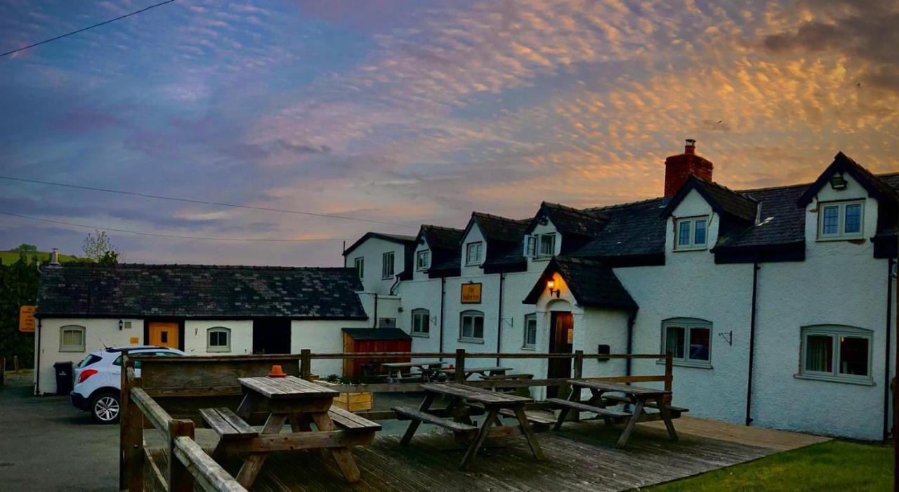 The Dolfor Inn Newtown  Buitenkant foto